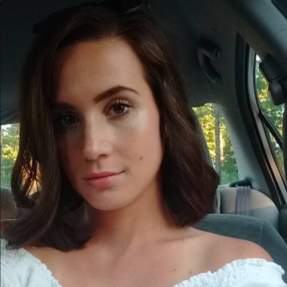 Meet your Posher, Enya - Picture 1 of 1